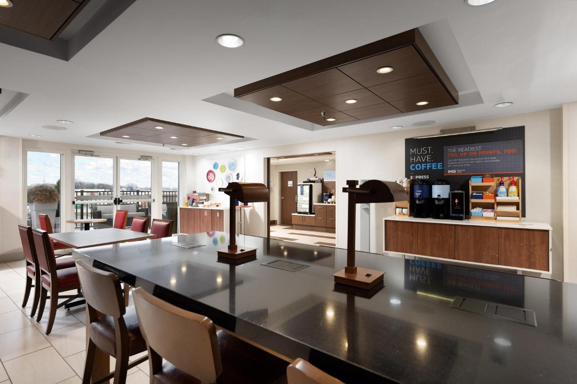 Express & Chattanooga-hixson By Ihg 2*
