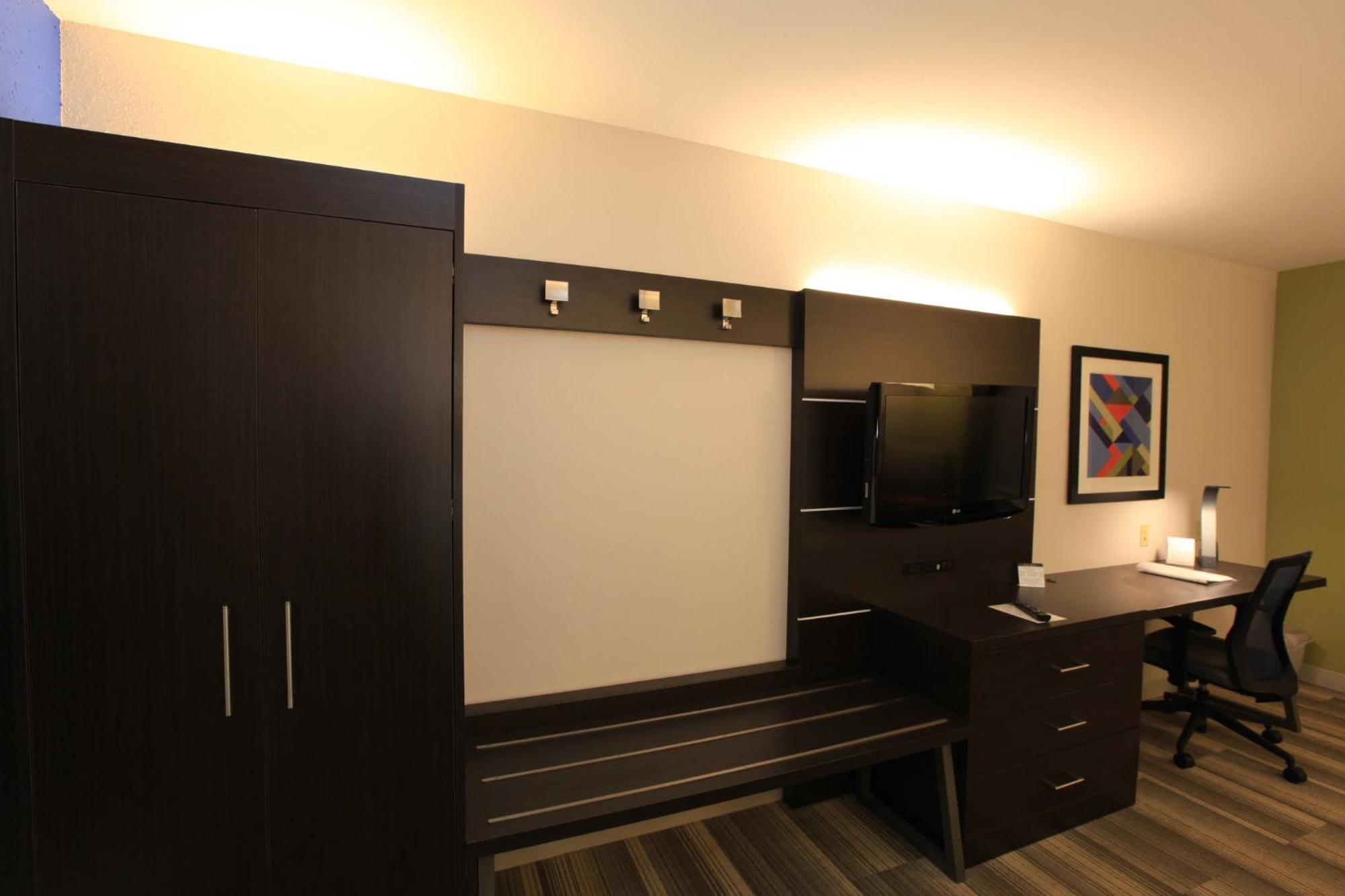 Express & Chattanooga-hixson By Ihg Hotel 2*