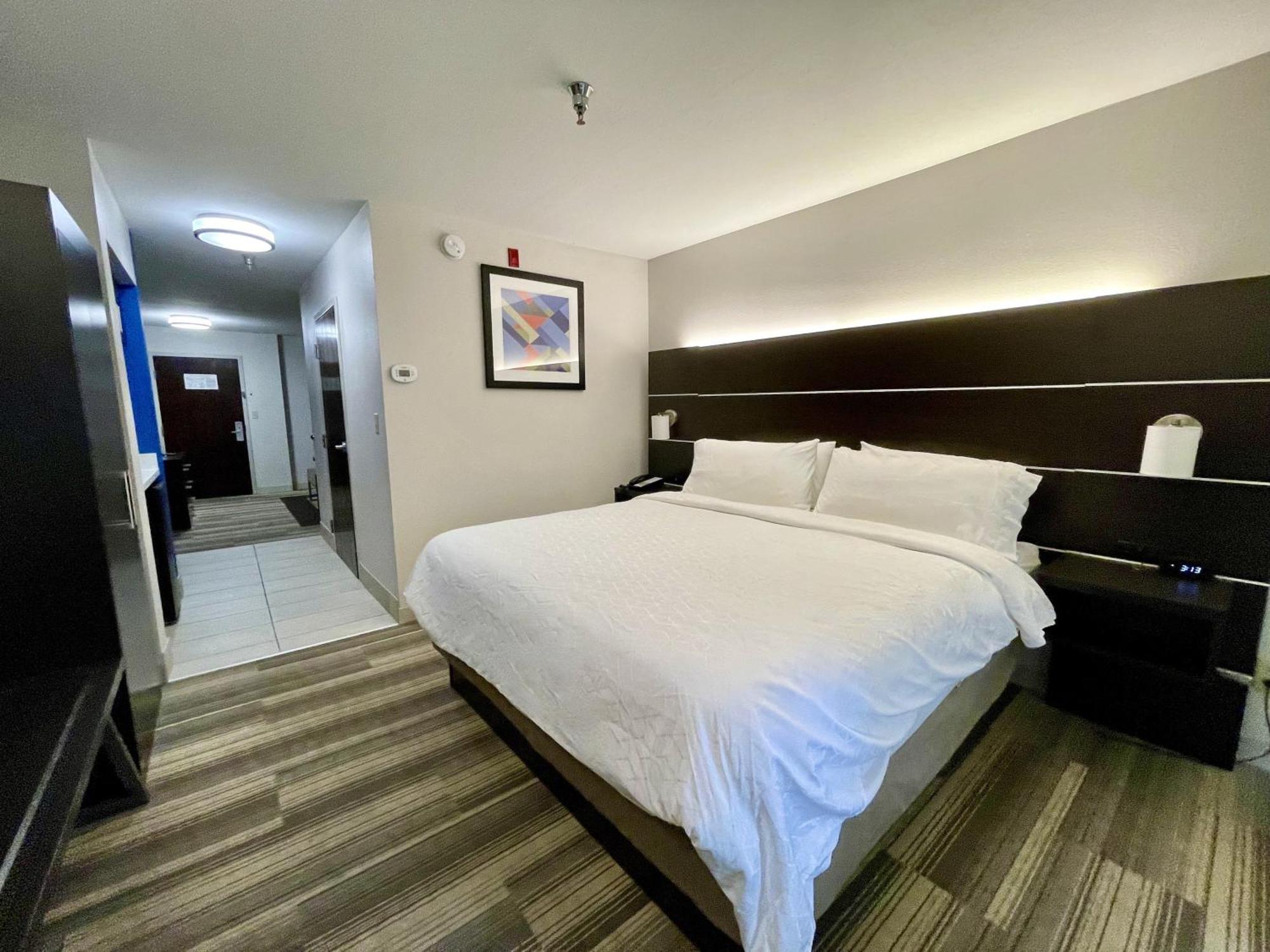 Express & Chattanooga-hixson By Ihg Hotel 2*