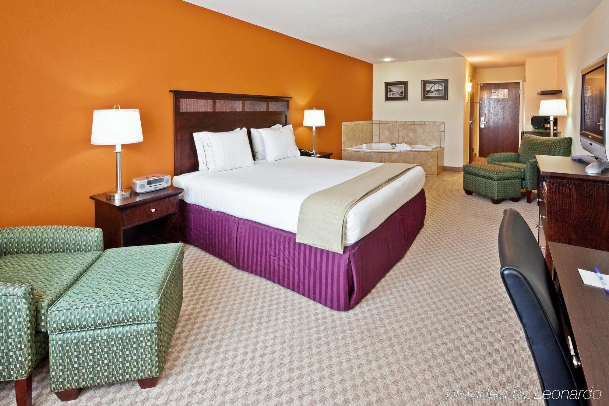 Express & Chattanooga-hixson By Ihg Hotel 2*