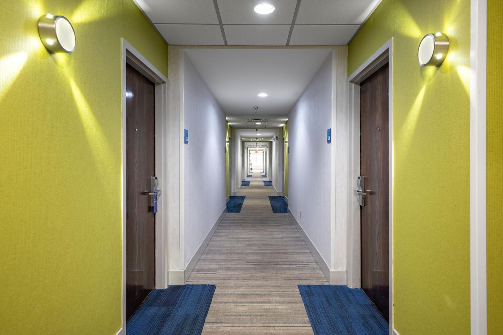 Express & Chattanooga-hixson By Ihg Hixson